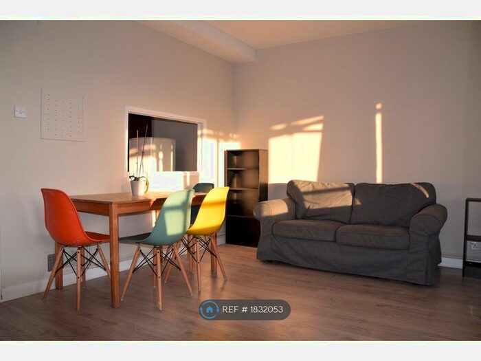 3 Bedroom Flat To Rent In Leysdown House, London, SE17