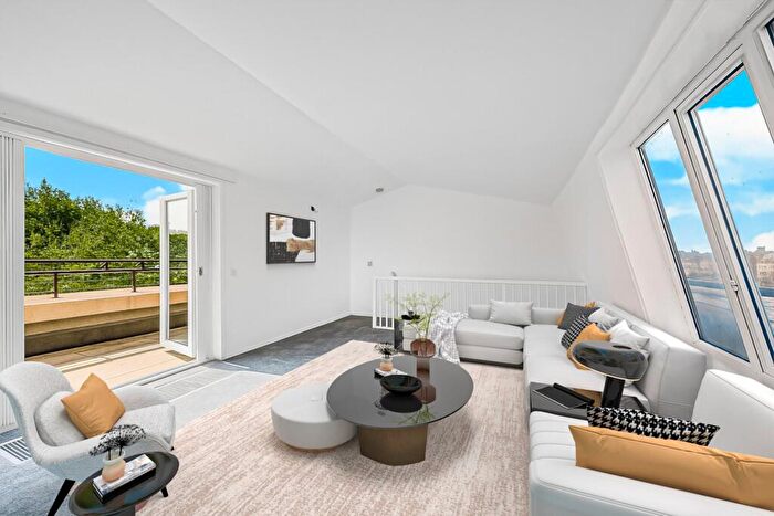 2 Bedroom Flat For Sale In Princes Court, Surrey Quays, SE16