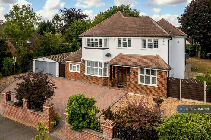 6 Bedroom Detached House To Rent In Shaw Crescent, South Croydon, CR2