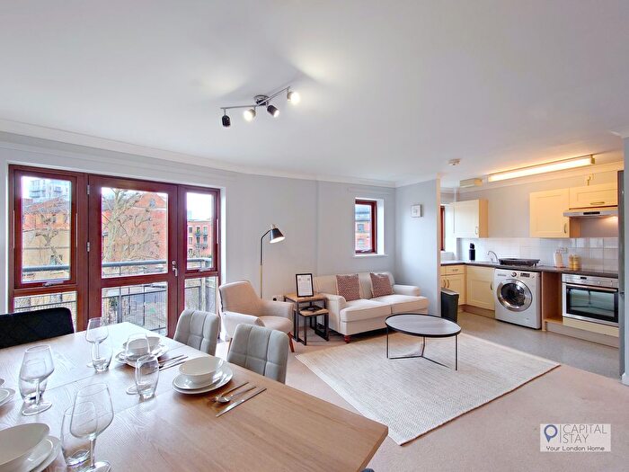 2 Bedroom Flat To Rent In Morris Road, London, E14