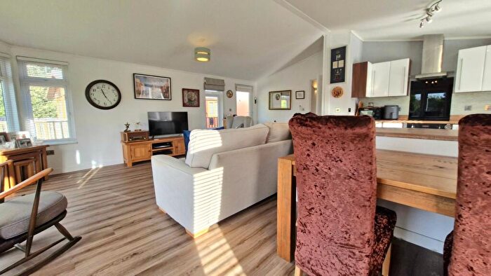 2 Bedroom Park Home For Sale In Lagoon Lodges, Tallington, Stamford, PE9