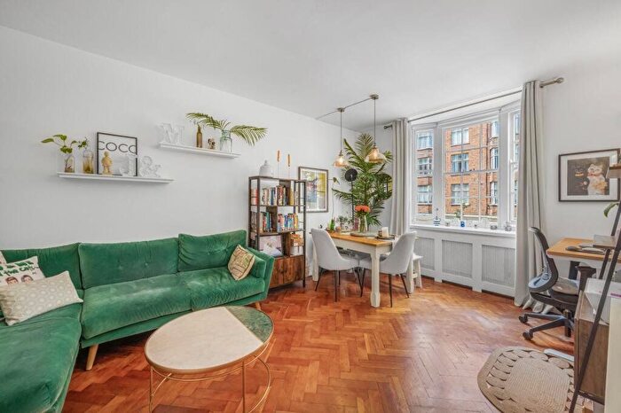 2 Bedroom Flat For Sale In Queensway, Bayswater, London, W2