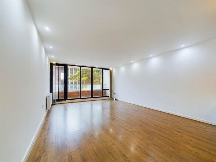2 Bedroom Flat To Rent In Exchange House, - Market Street, Maidenhead, Berkshire, SL6