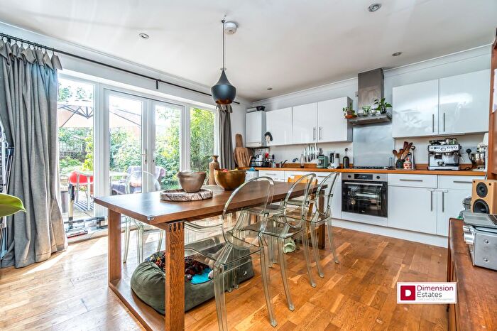 4 Bedroom Maisonette To Rent In Newick Road, Lower Clapton, Hackney, E5