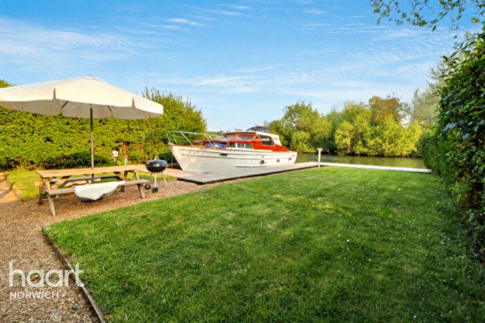 3 Bedroom Detached House For Sale In Bungalow Lane, Norwich, NR7