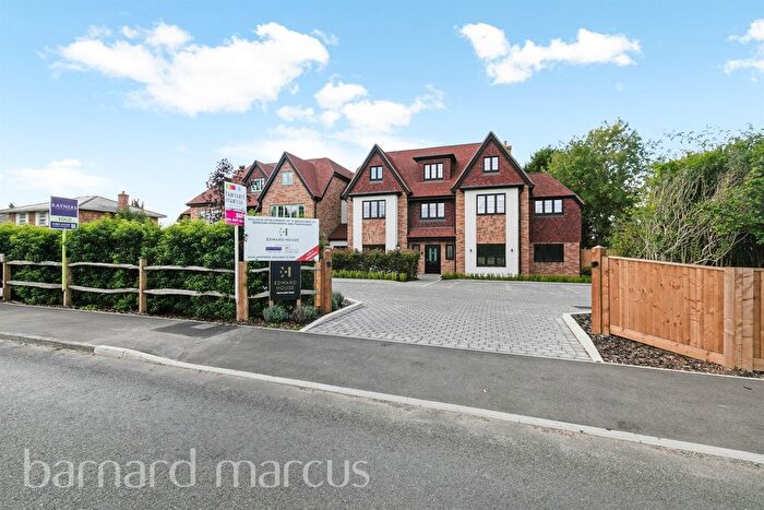 2 Bedroom Flat For Sale In Hillbury Road, Warlingham, CR6