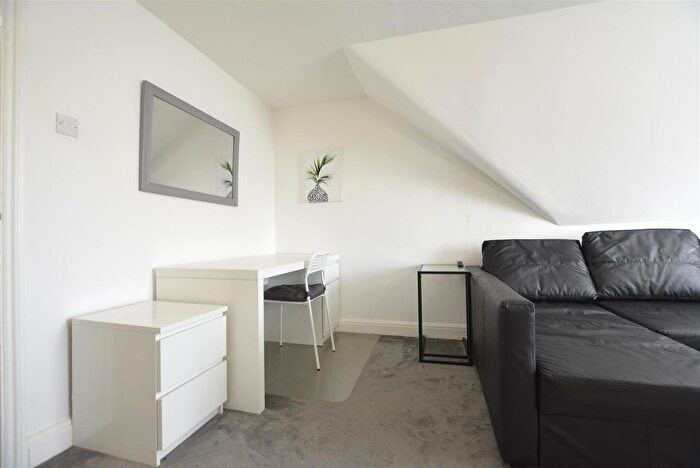 1 Bedroom Flat To Rent In Warley Hill, Warley, Brentwood, CM14