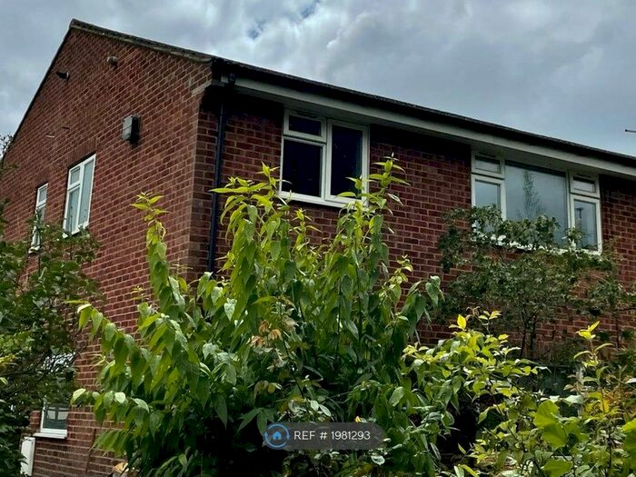 2 Bedroom Maisonette To Rent In Beech Tree Drive, Farnham, GU9