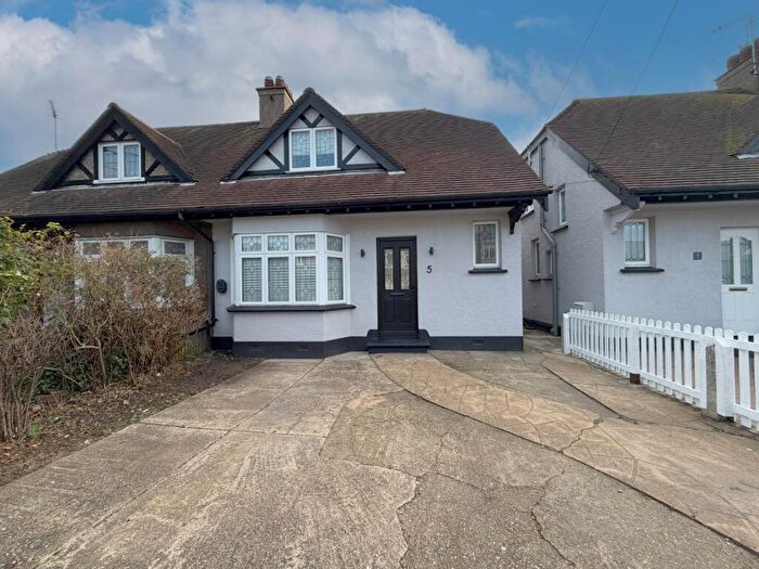 3 Bedroom Semi Detached House To Rent In Homestead Way, Hadleigh, SS7