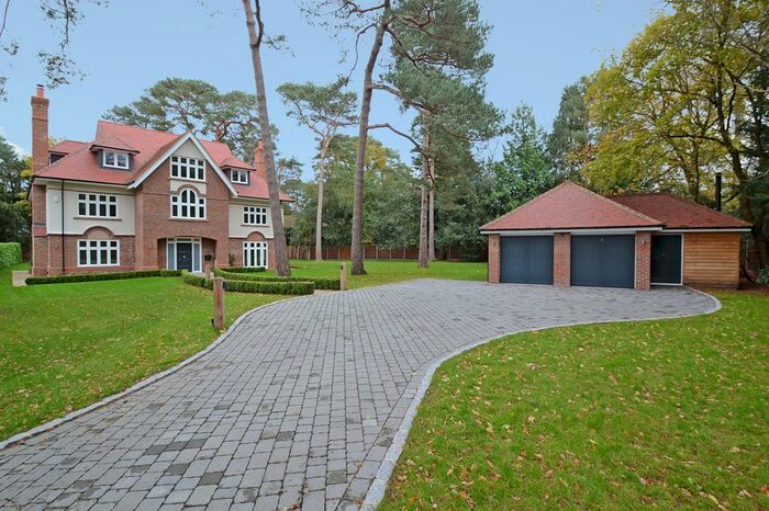 6 Bedroom Detached House To Rent In Old Woking Road, Woking., GU22