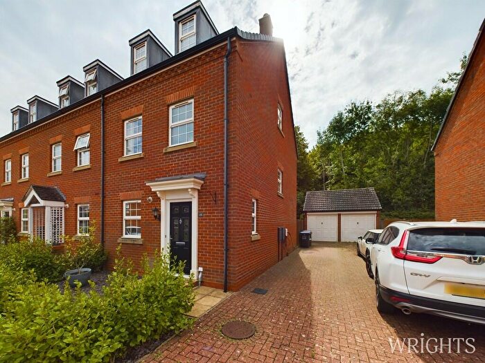 3 Bedroom End Of Terrace House To Rent In Tubbs Croft, Welwyn Garden City, AL7