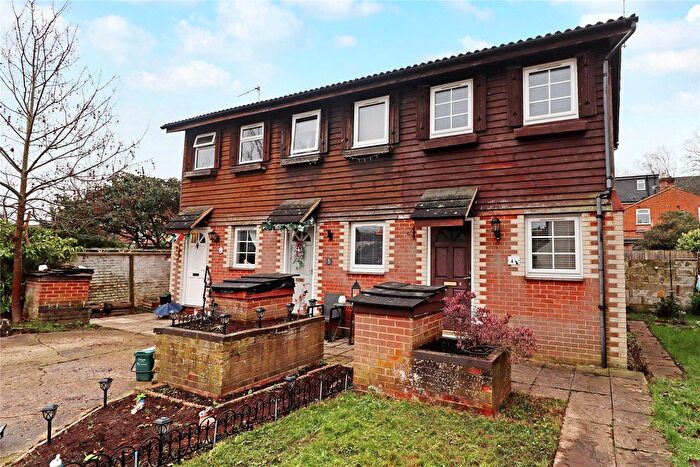 1 Bedroom End Terrace House For Sale In Woking, Surrey, GU21