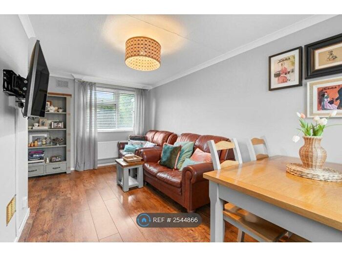 3 Bedroom Semi-Detached House To Rent In Cambridge, Cambridge, CB4