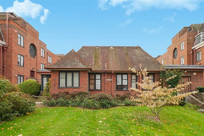 4 Bedroom Property For Sale In Ripon House, Manor Fields, Putney, SW15
