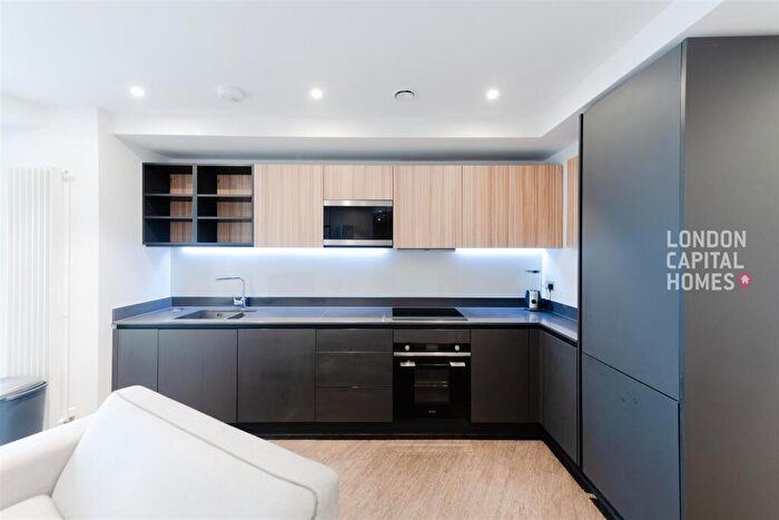 2 Bedroom Apartment To Rent In Western Gateway, London, E16
