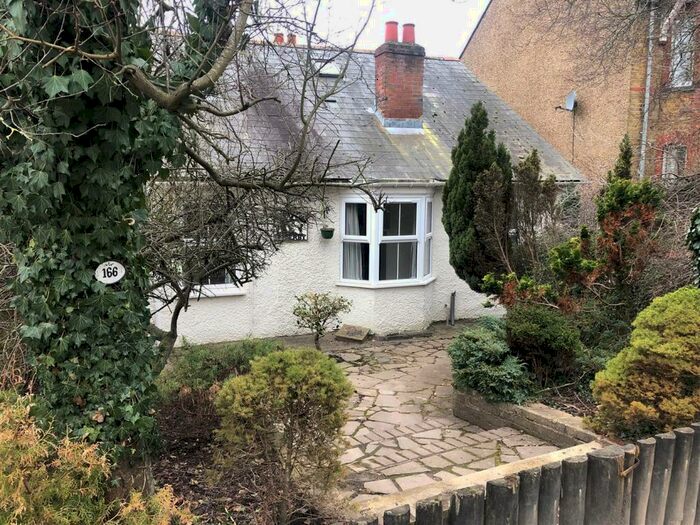 3 Bedroom Detached Bungalow To Rent In George Street, Berkhamsted, HP4