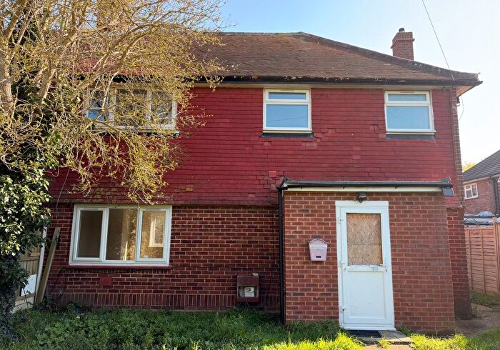 3 Bedroom Semi Detached House For Sale In Monarch Close, Feltham, Middlesex, TW14
