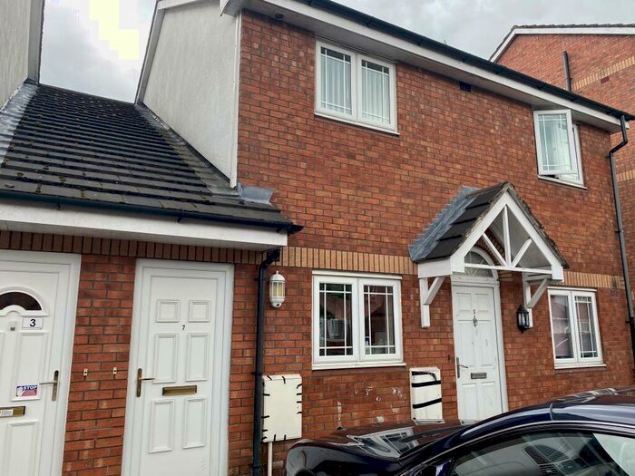 2 Bedroom Flat To Rent In Apple Blossom Grove, Cadishead, M44