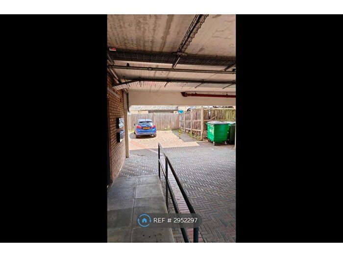 2 Bedroom Flat To Rent In Aspen Court, Sutton, SM1