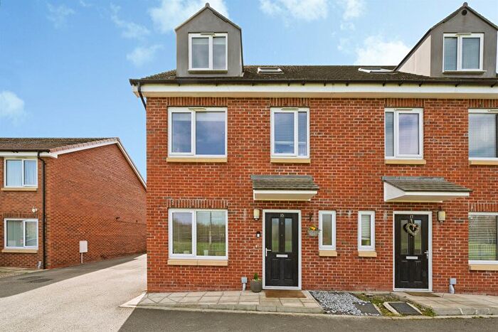 4 Bedroom Semi Detached House For Sale In Sunflower Close, Wirral, CH49