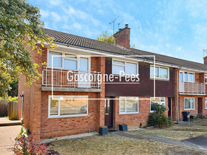 2 Bedroom Maisonette To Rent In Brighton Hill, Basingstoke, RG22