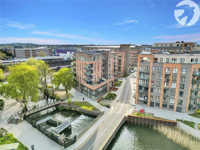 2 Bedroom Flat For Sale In William Mundy Way, Langley Square, Dartford