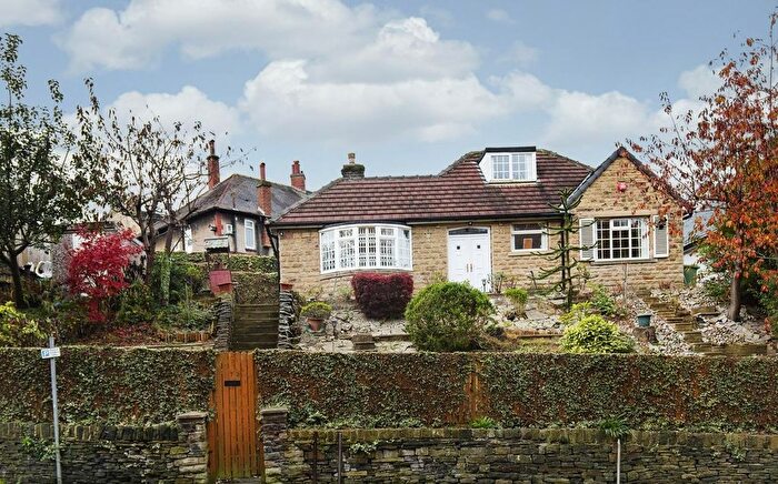 2 Bedroom Detached Bungalow For Sale In Newsome Road, Huddersfield, HD4
