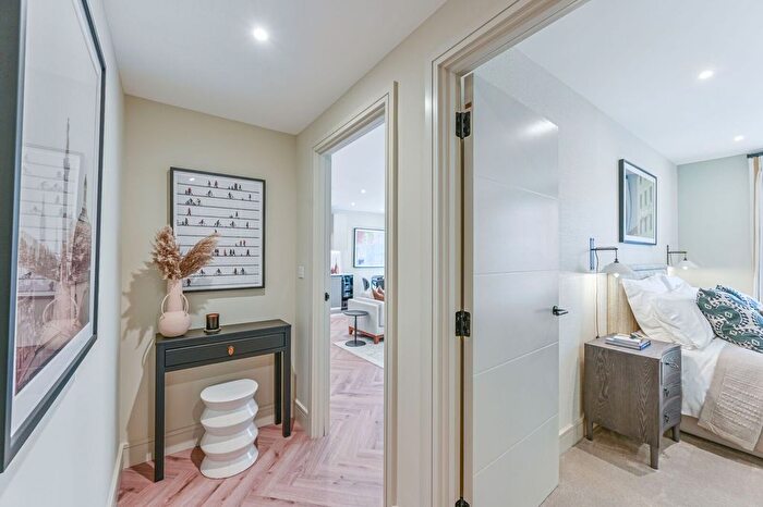 1 Bedroom Flat For Sale In London Square Wandsworth Common, Wandsworth, SW17