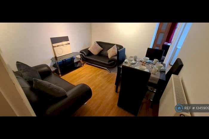 4 Bedroom Bungalow To Rent In Headcorn Drive, Canterbury, CT2