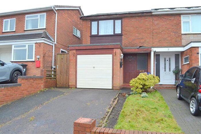 3 Bedroom Semi Detached House For Sale In Redwood Avenue, Dudley, DY1