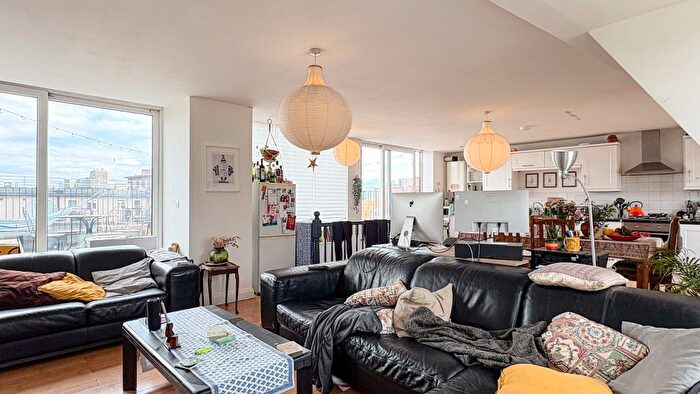 3 Bedroom Flat To Rent In Laugan Walk, London, SE17