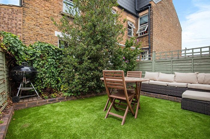 2 Bedroom Flat For Sale In Dryden Road, Wimbledon, London, SW19