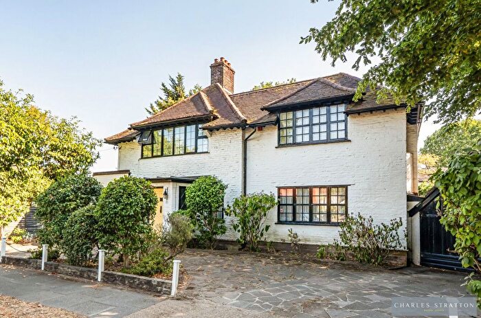 4 Bedroom Detached House For Sale In Balgores Crescent, Gidea Park, RM2