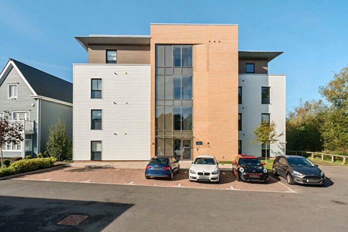 2 Bedroom Apartment To Rent In Champlain Street, Green Park, RG2