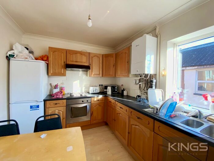 3 Bedroom Flat To Rent In Portswood Park, Portswood Road, Southampton, SO17