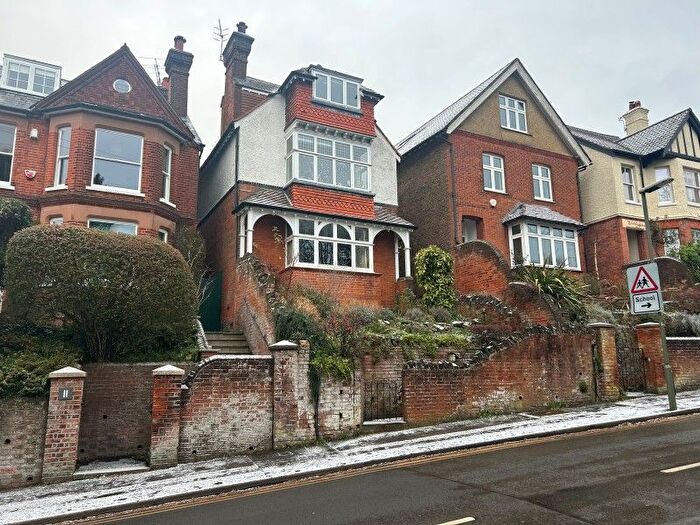 1 Bedroom Flat To Rent In South Hill, Guildford, GU1