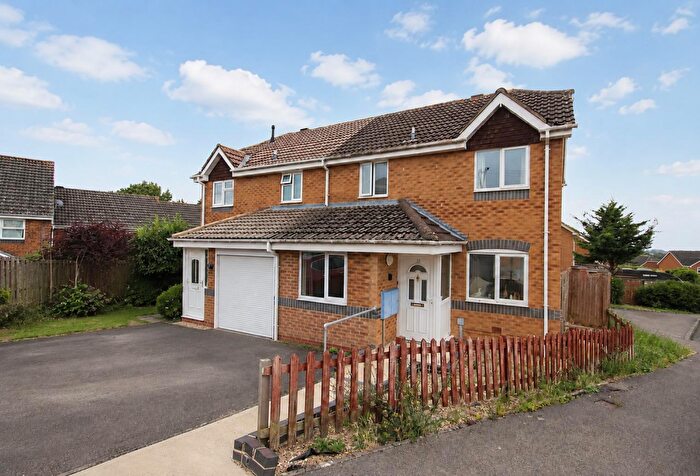 3 Bedroom Semi Detached House For Sale In Wicks Drive, Chippenham, SN15