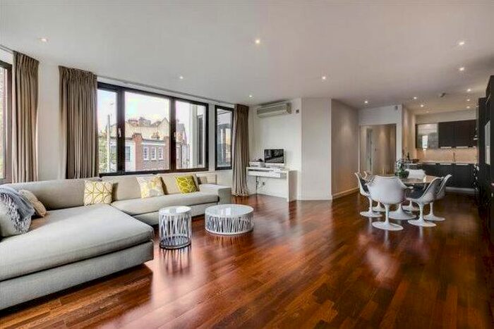 3 Bedroom Flat To Rent In Milmans Street, Chelsea, SW10