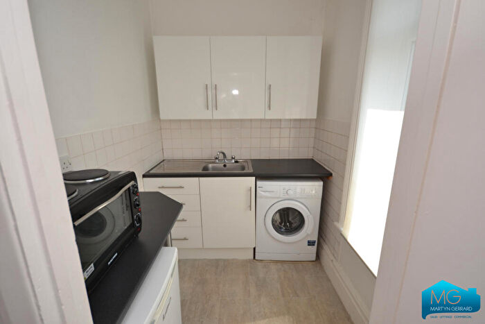Apartment To Rent In Market Place, East Finchley, London, N2