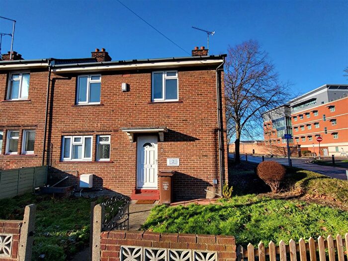 3 Bedroom End Of Terrace House To Rent In Bridge Road, Gillingham, ME7