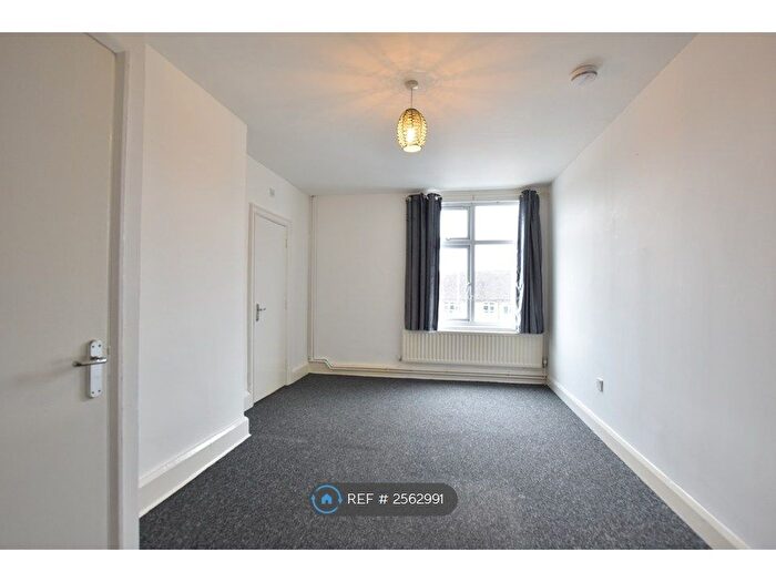 1 Bedroom Flat To Rent In Summerset House, Luton, LU2