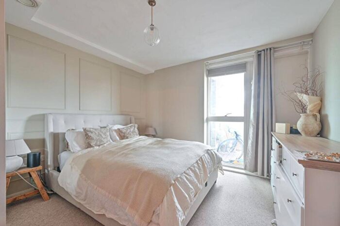 2 Bedroom Flat To Rent In Blue Anchor Lane, Bermondsey, London, SE16