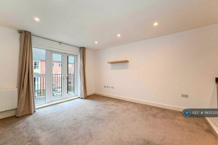 2 Bedroom Flat To Rent In Outfield Crescent, Wokingham, RG40