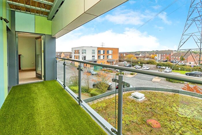 2 Bedroom Flat For Sale In Theedway, Leighton Buzzard, Bedfordshire, LU7