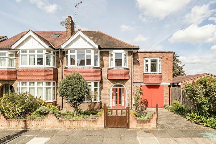 4 Bedroom Semi Detached House For Sale In Ainsdale Road, Ealing, W5