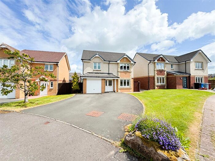 4 Bedroom Detached House For Sale In Toftcombs Avenue, Stonehouse, ML9
