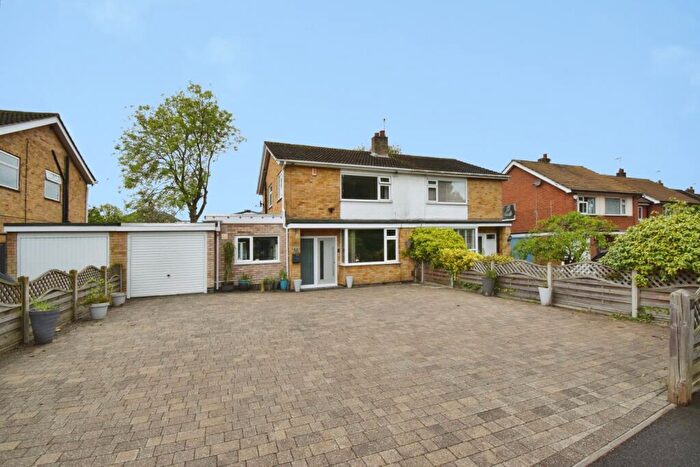 3 Bedroom Semi Detached House For Sale In Brighton Avenue, Wigston, Leicestershire, LE18