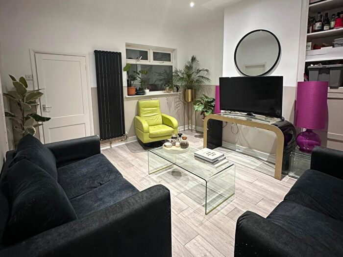 4 Bedroom Terraced House To Rent In Macklin Street, Derby, DE1