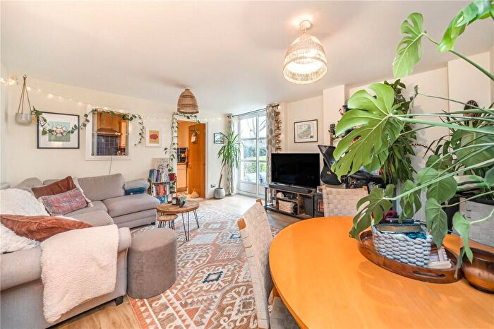 2 Bedroom Flat To Rent In Barrier Point Road, London, E16