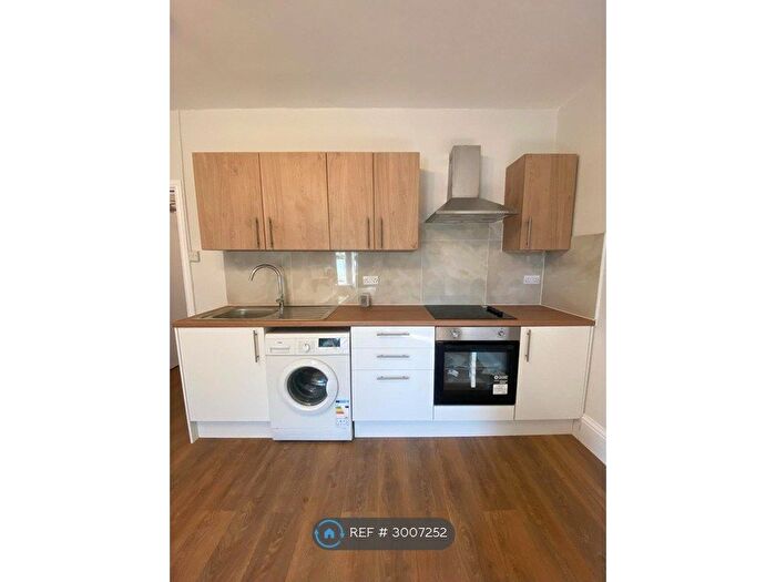 1 Bedroom Flat To Rent In Reigate Road, Reigate, RH2